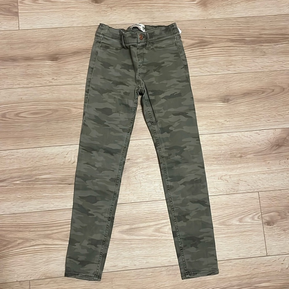 Abercrombie kids pool on Jean camo legging size 9/10